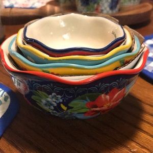 Pioneer Woman measuring cup set